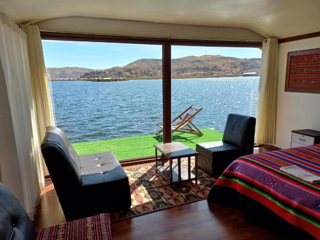 Uros Aruma-Uro On Uros Floating Islands Hotel Puno Buitenkant foto