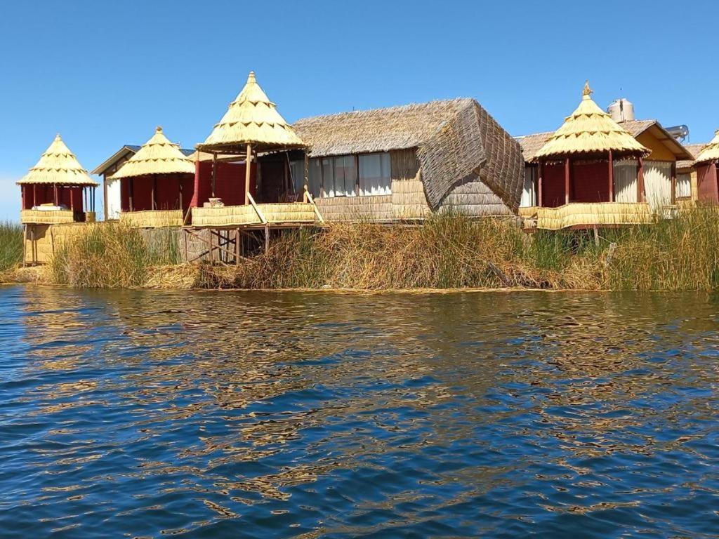 Uros Aruma-Uro On Uros Floating Islands Hotel Puno Buitenkant foto