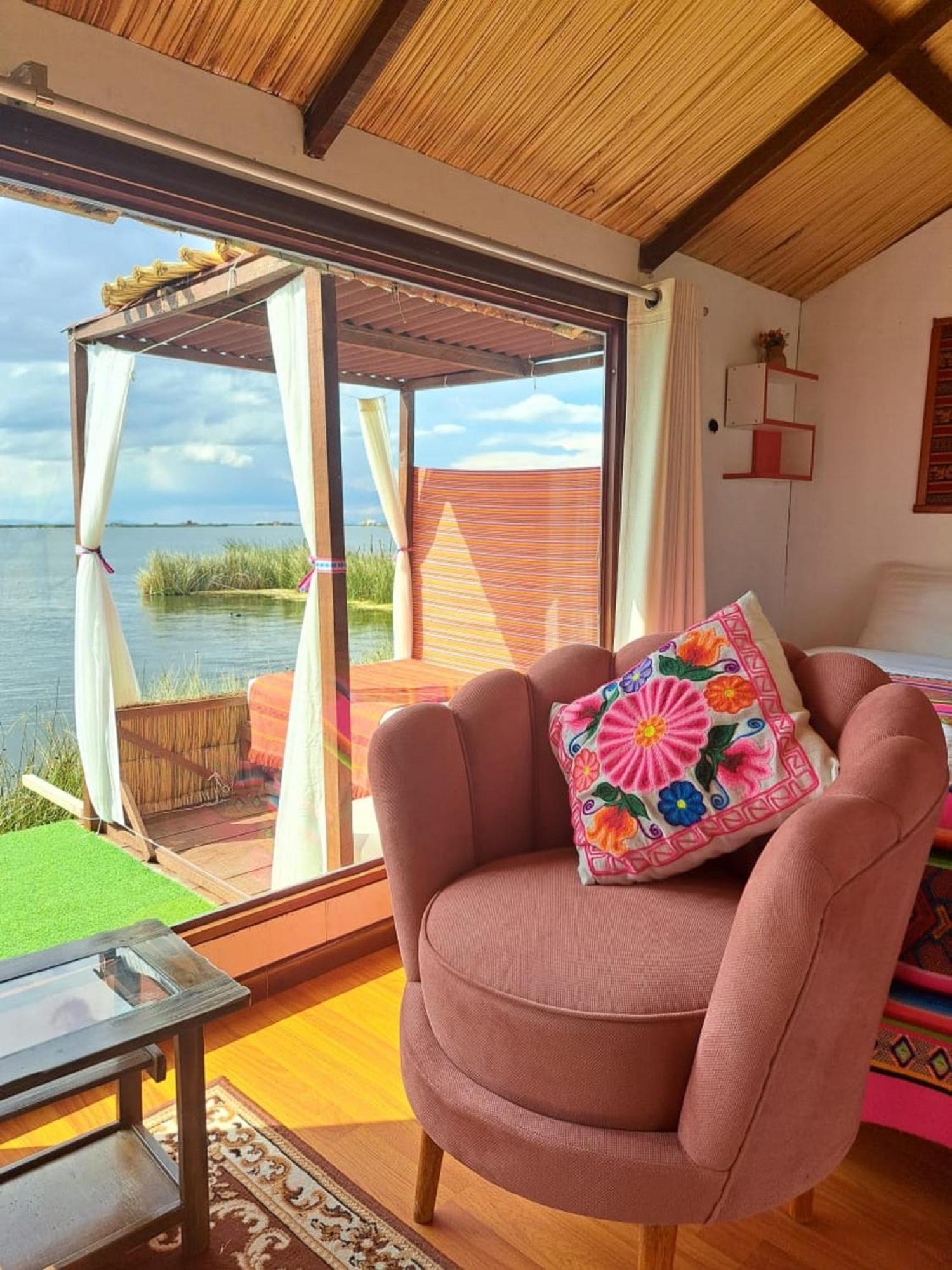 Uros Aruma-Uro On Uros Floating Islands Hotel Puno Buitenkant foto